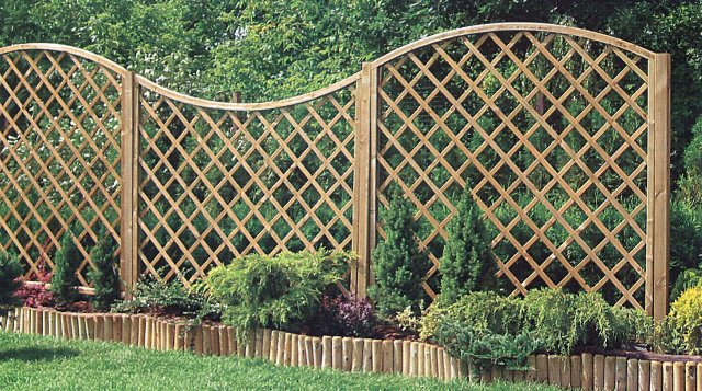 Из чего сделать симпатичный декоративный забор для сада?